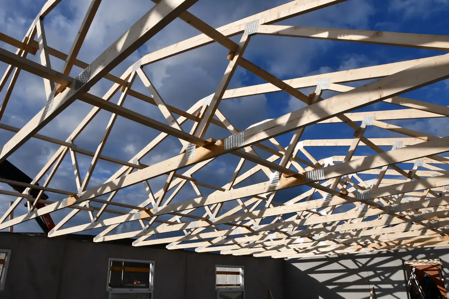 Structure metallique et ossature bois pour batiment industriel